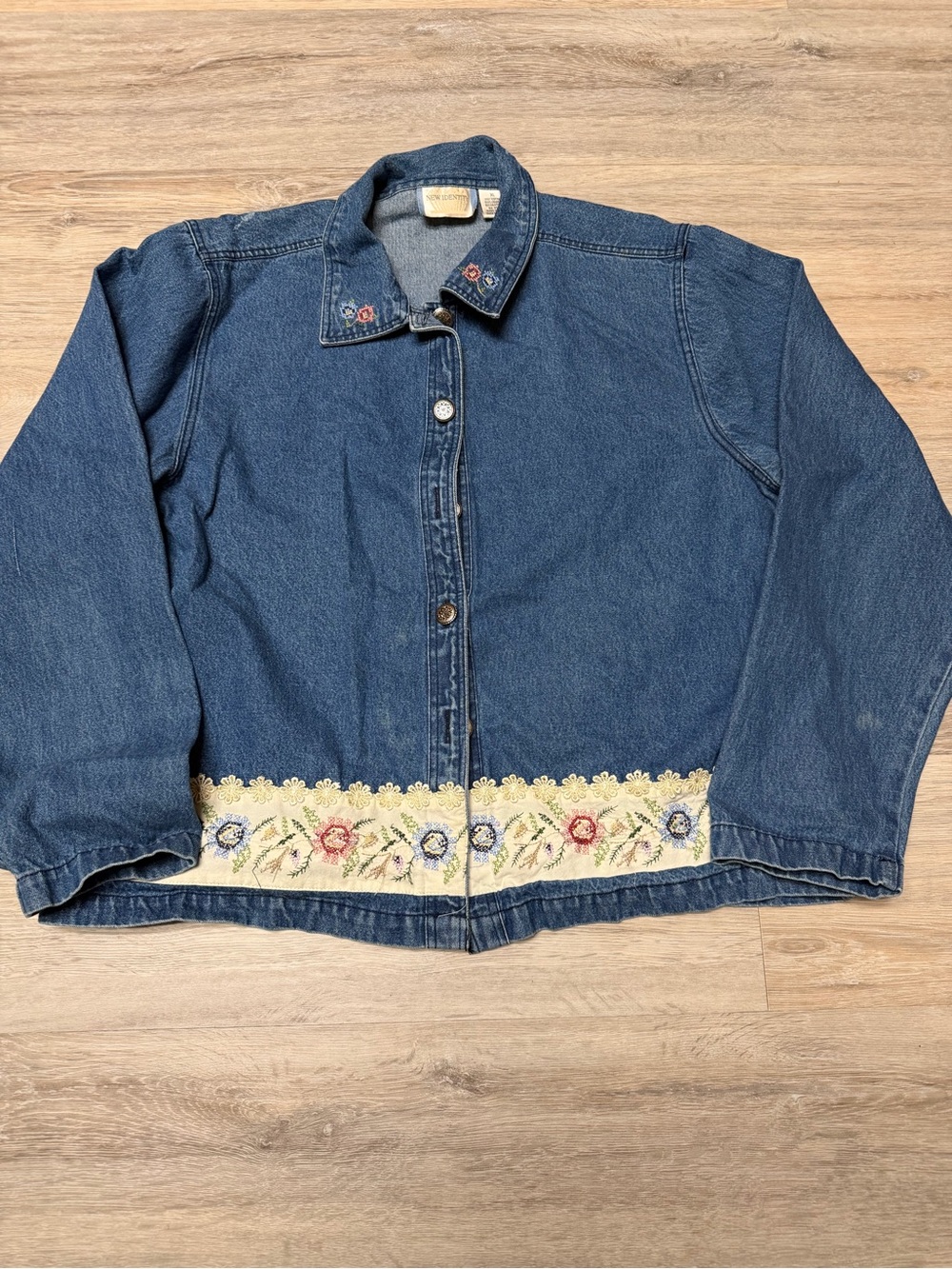 Women’s XL New Identity Embroidered Hem Blue Denim Jacket